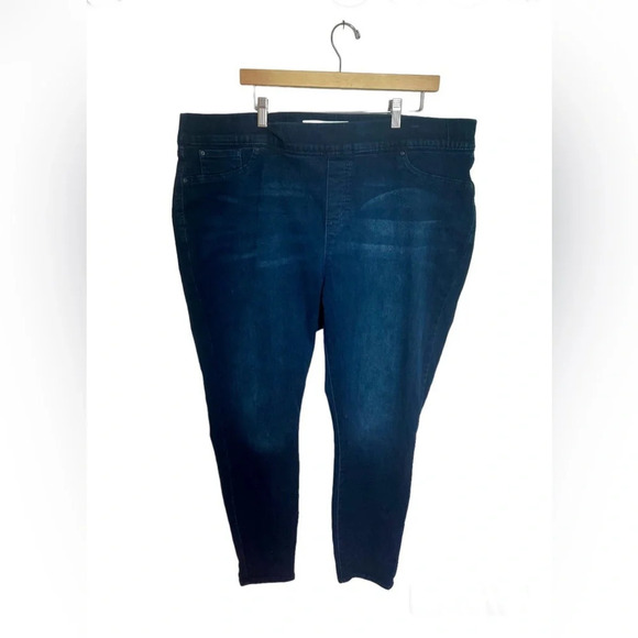 Levi Signature Jeans Womens 24 M Immaculate Blue Totally Shaping Pull On Skinny - Picture 2 of 8